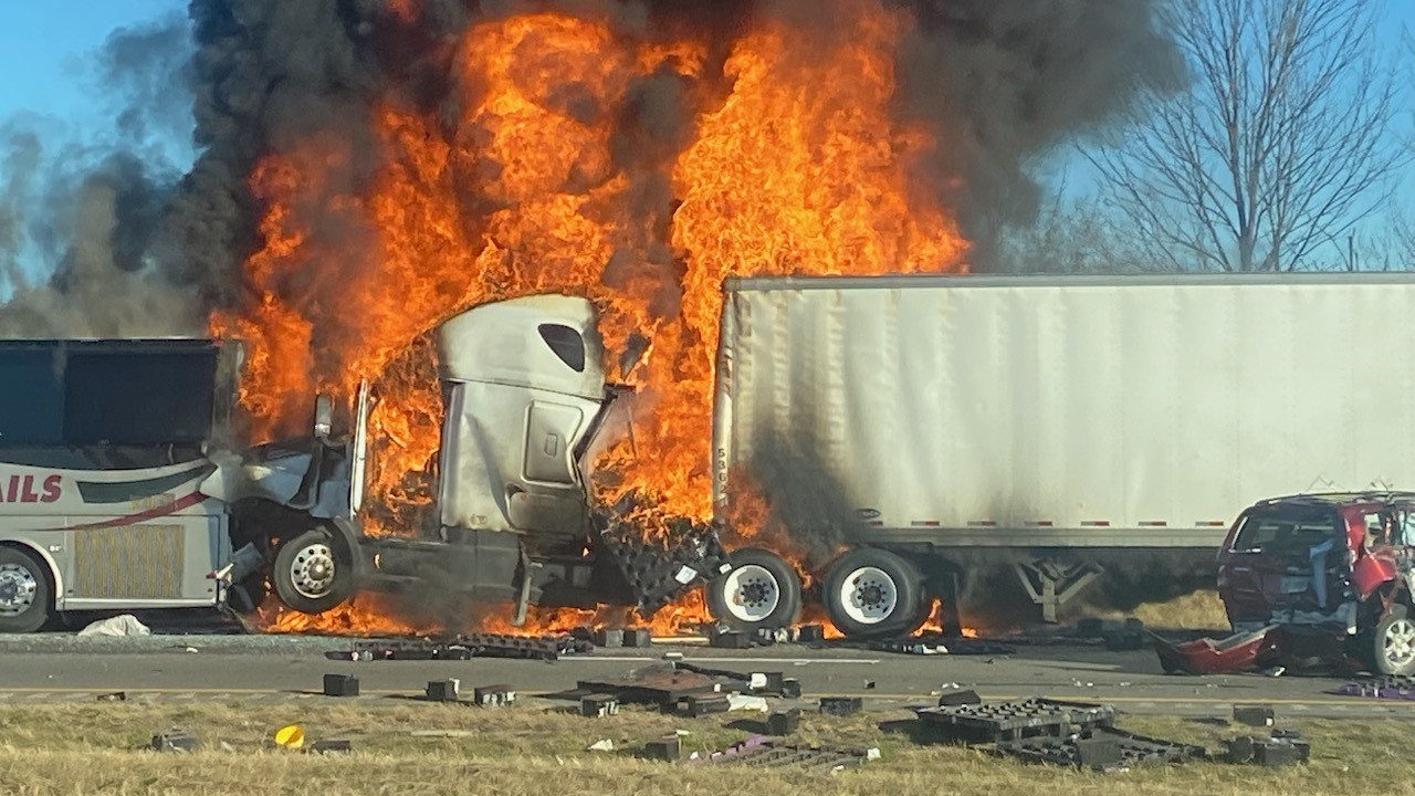 6 DEAD IN OHIO BUS CRASH!